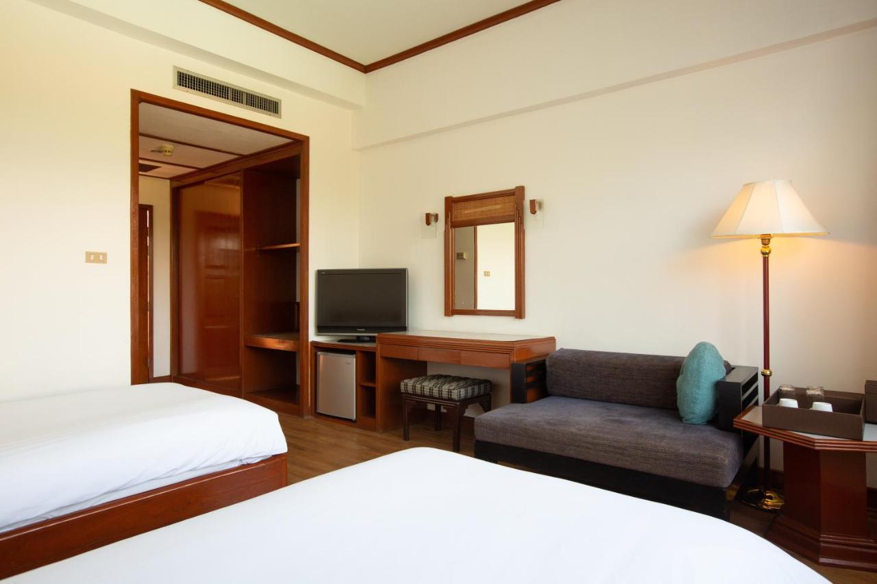 Centara Life Hotel Mae Sot Exterior photo