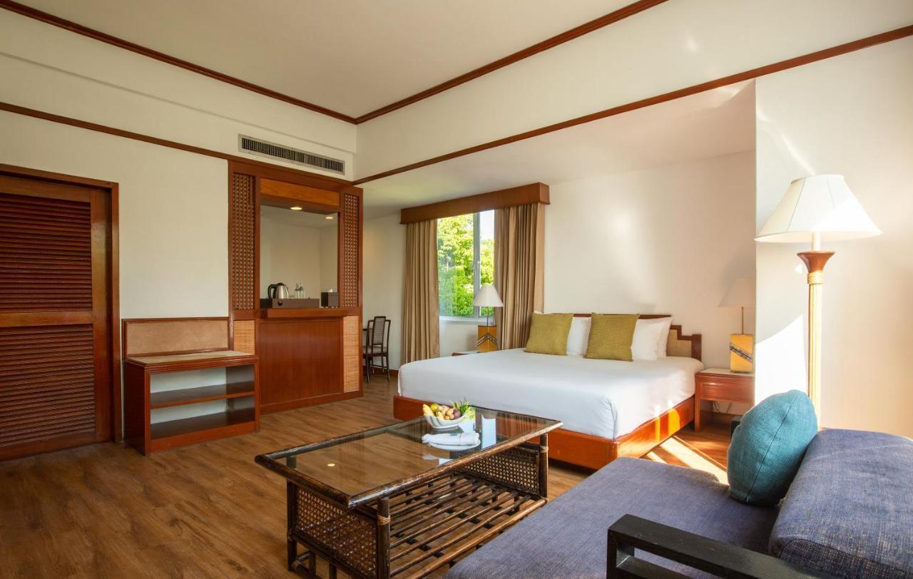Centara Life Hotel Mae Sot Exterior photo