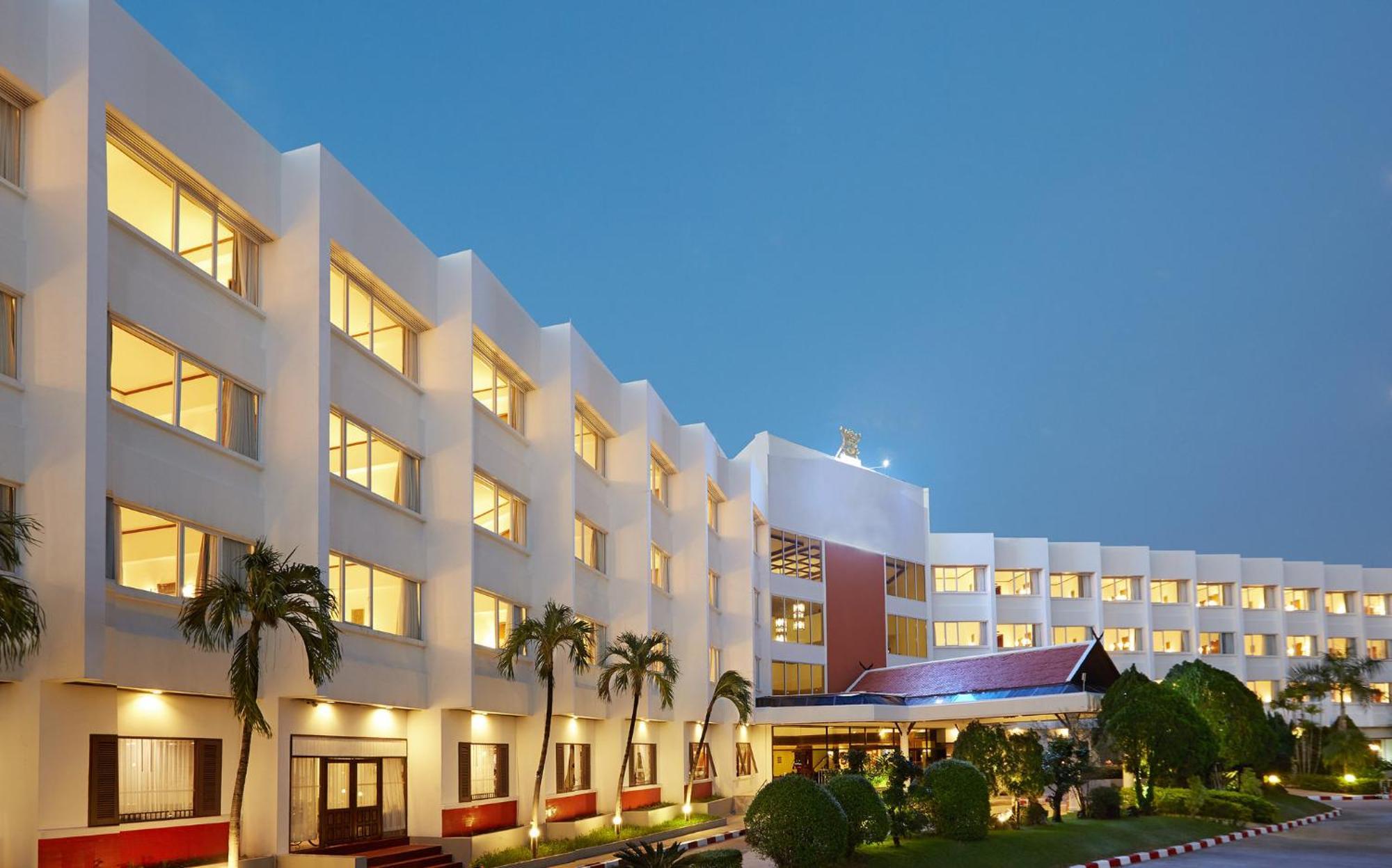 Centara Life Hotel Mae Sot Exterior photo