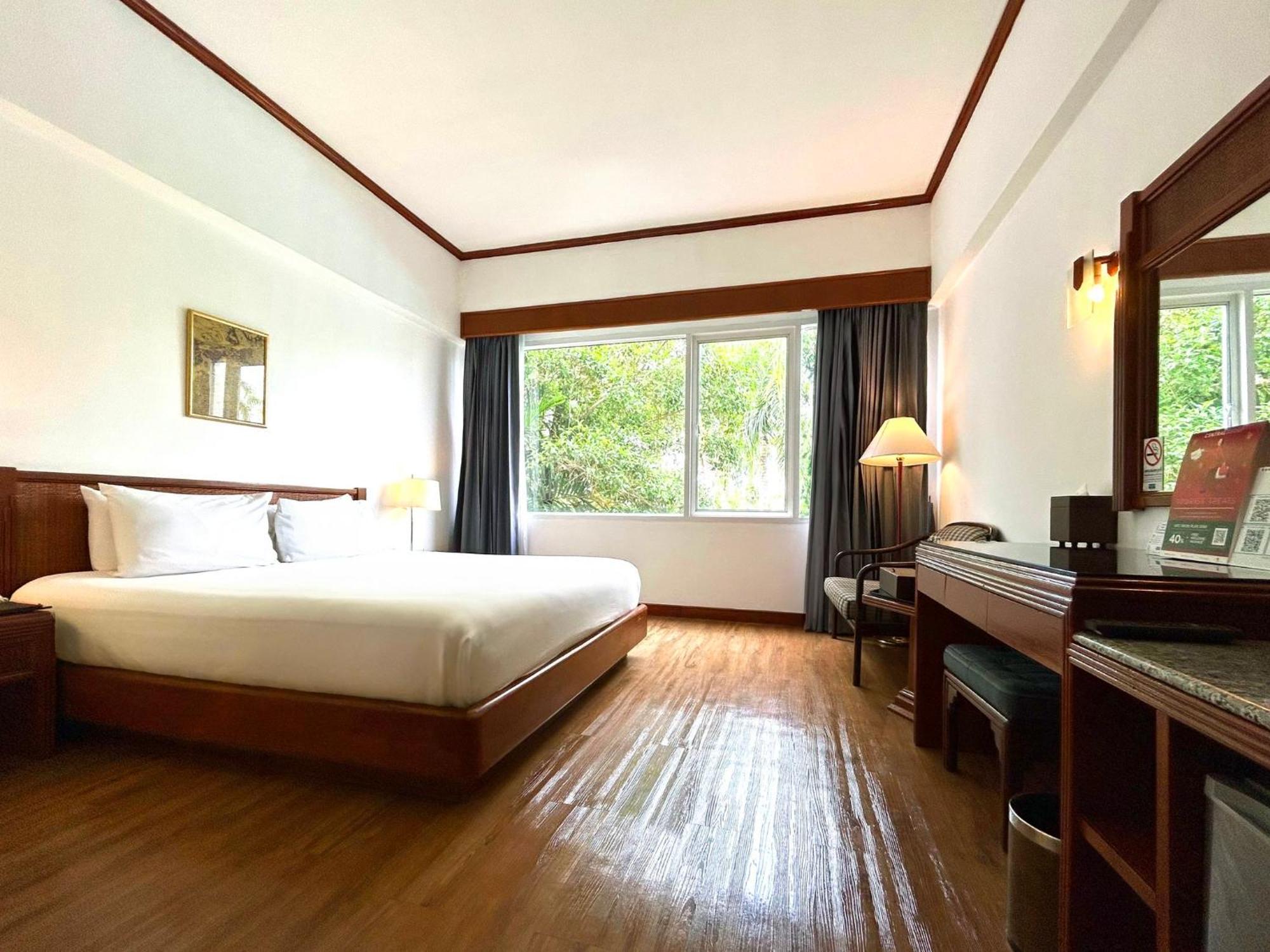 Centara Life Hotel Mae Sot Exterior photo