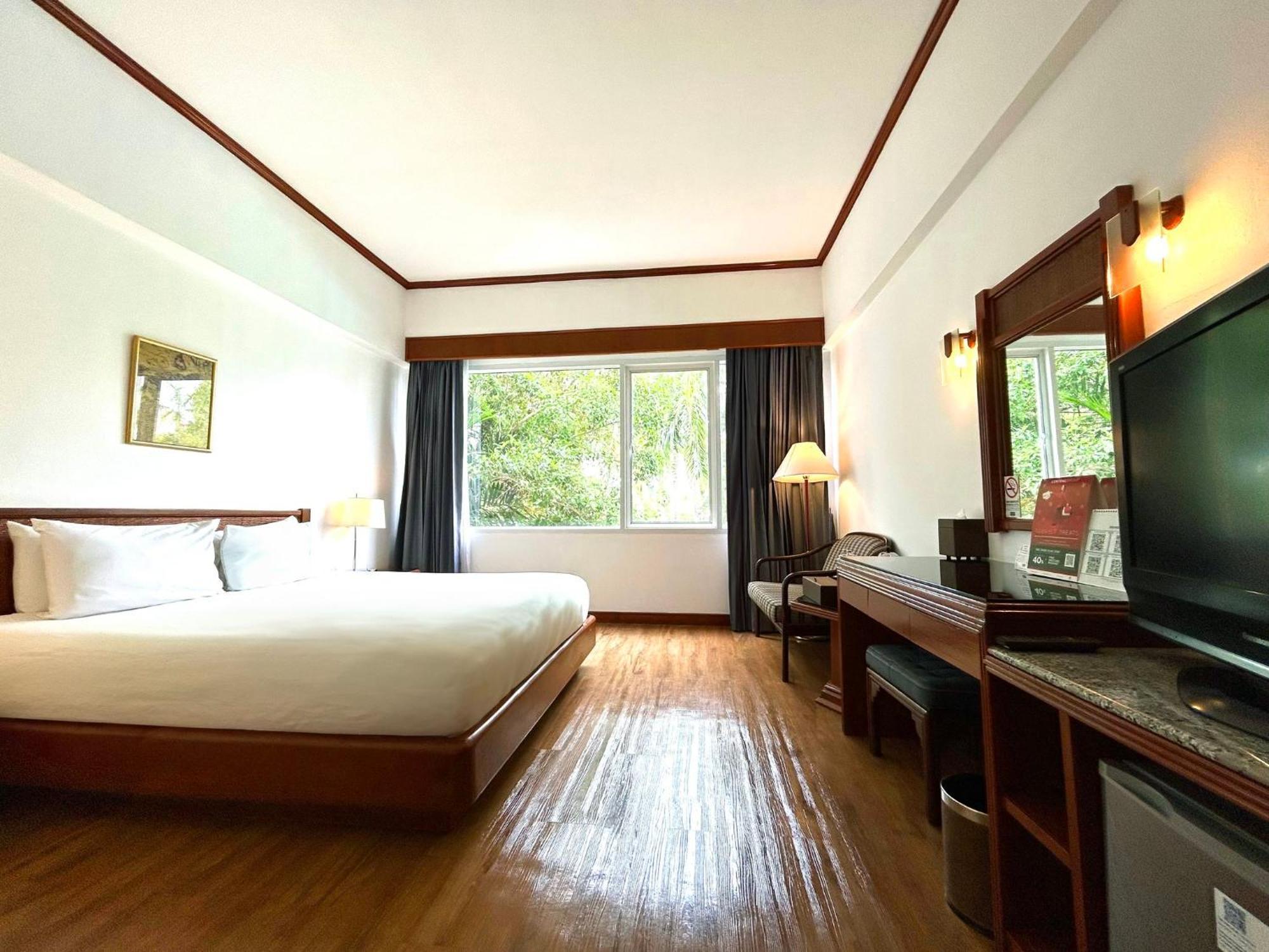 Centara Life Hotel Mae Sot Exterior photo