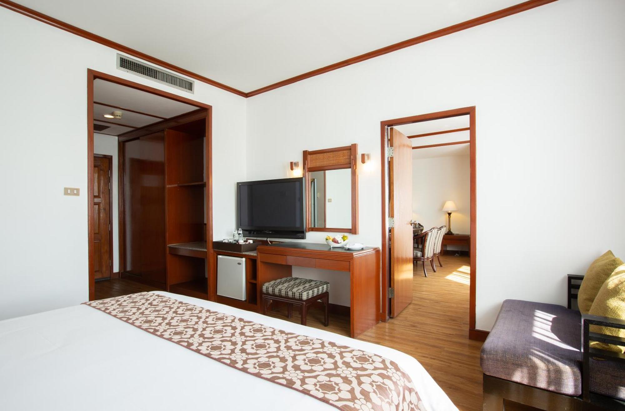 Centara Life Hotel Mae Sot Exterior photo