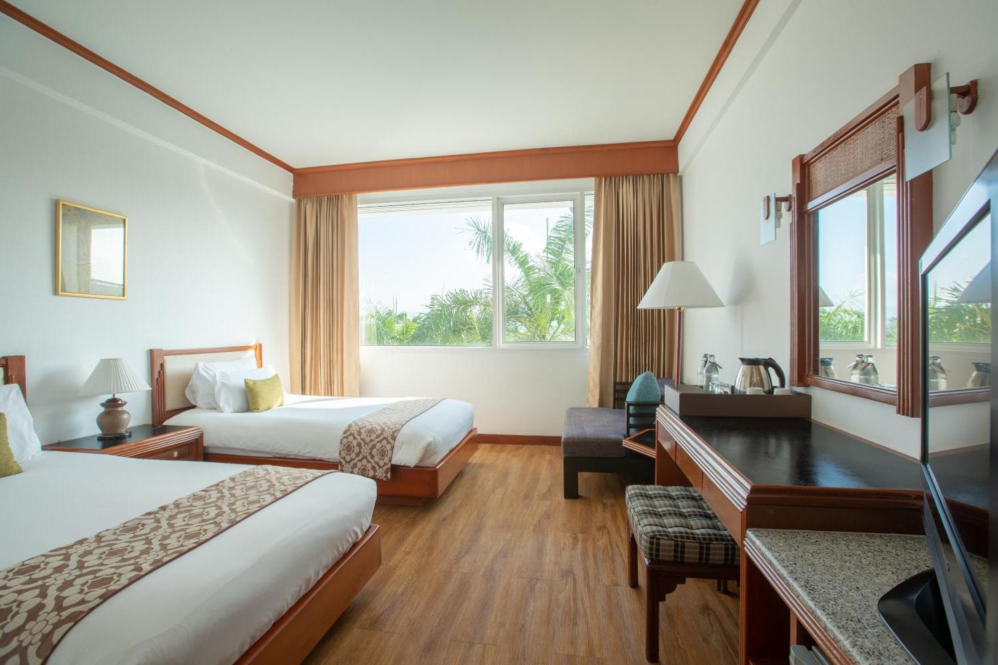 Centara Life Hotel Mae Sot Exterior photo