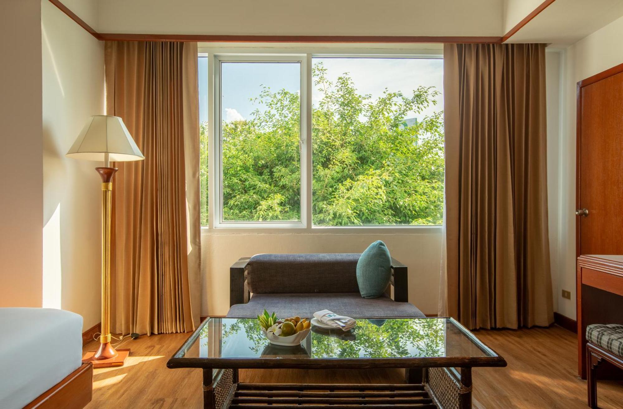 Centara Life Hotel Mae Sot Exterior photo