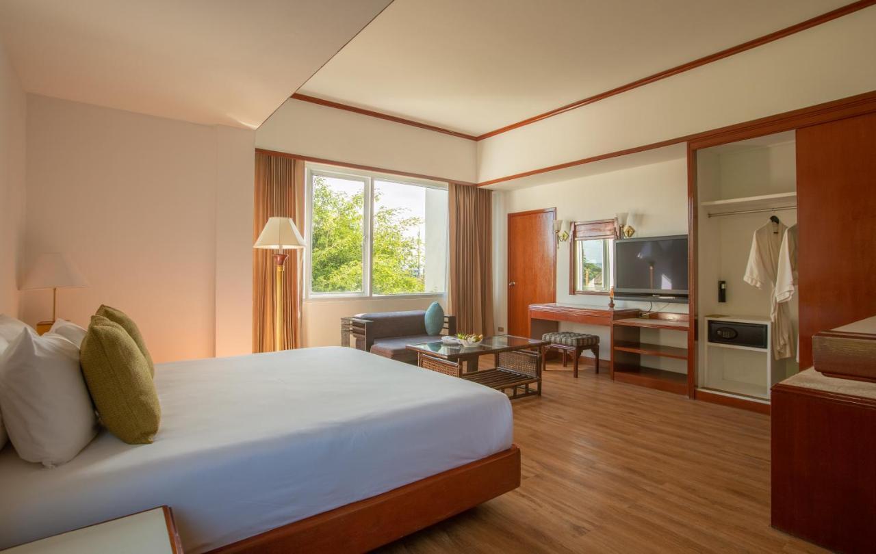 Centara Life Hotel Mae Sot Exterior photo